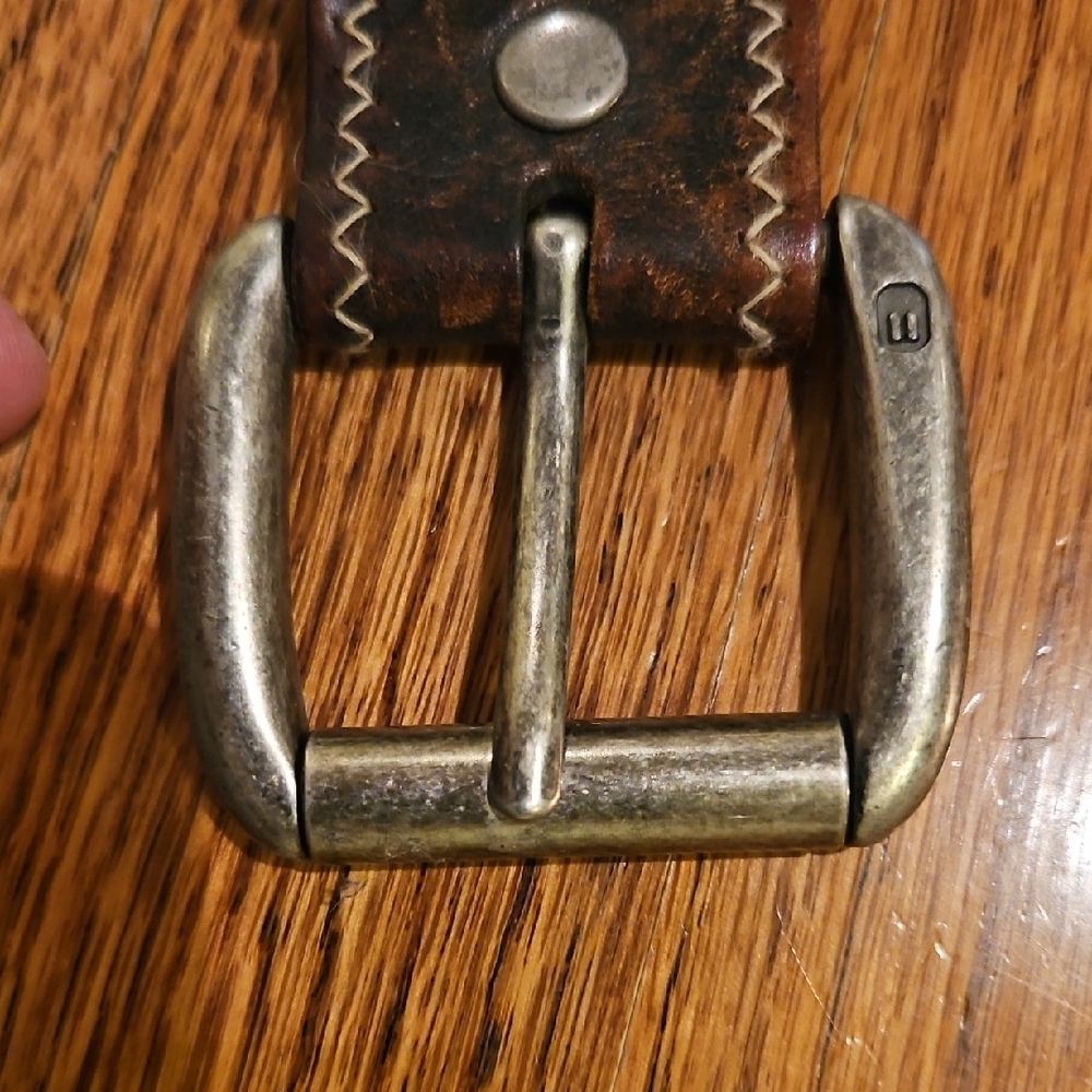 Buckle Men's Brown Leather Belt with Silver-Toned Buckle - Buckle